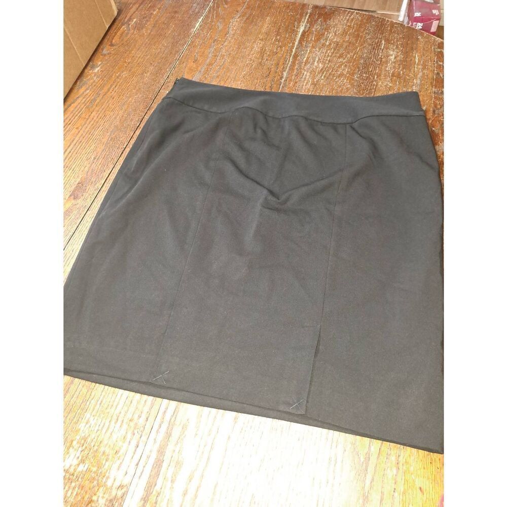 Size 18 Liz Claiborne Black Lined Side Zip Midi Skirt